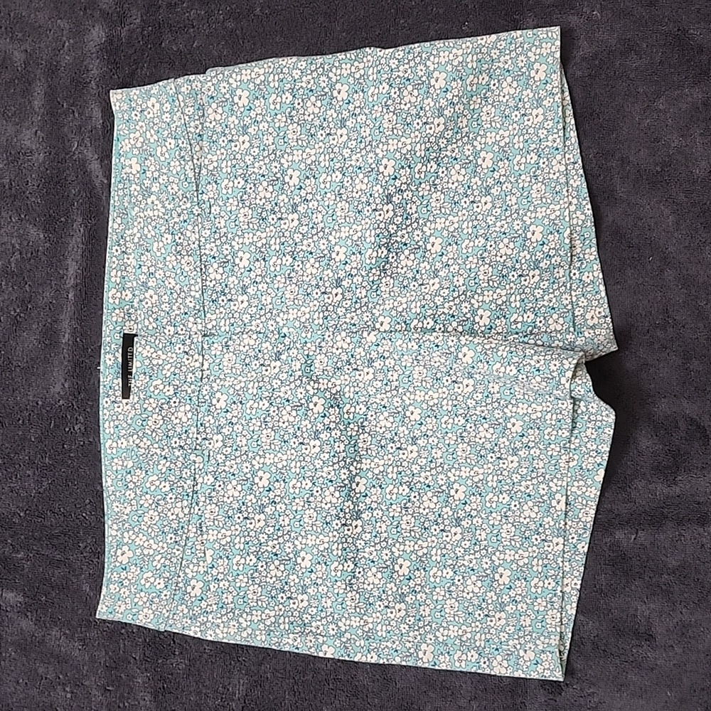 Turquoise w/White & Blue Flower Pattern Summer Shorts NWOT *The Limited* Sz. 6